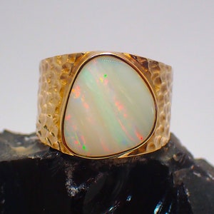 Australian opal ring - 2.84ct