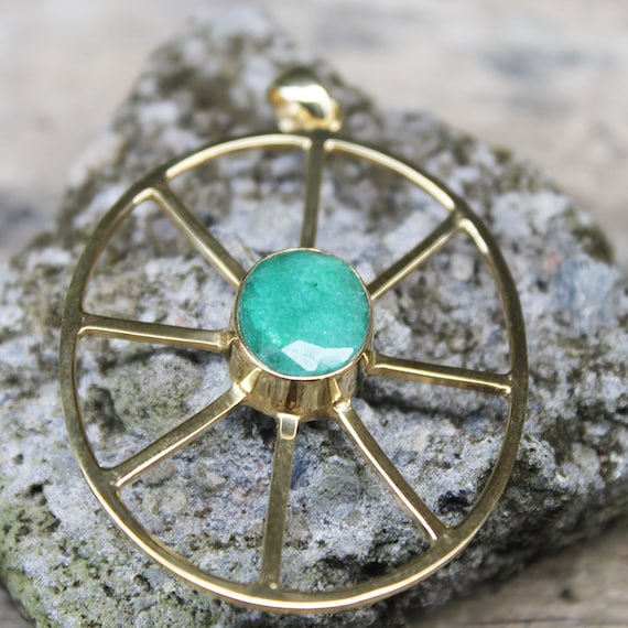 Emerald wagon wheel pendant