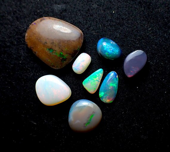 11.25ct Australian Opal Assorted Stones. 8 Pce