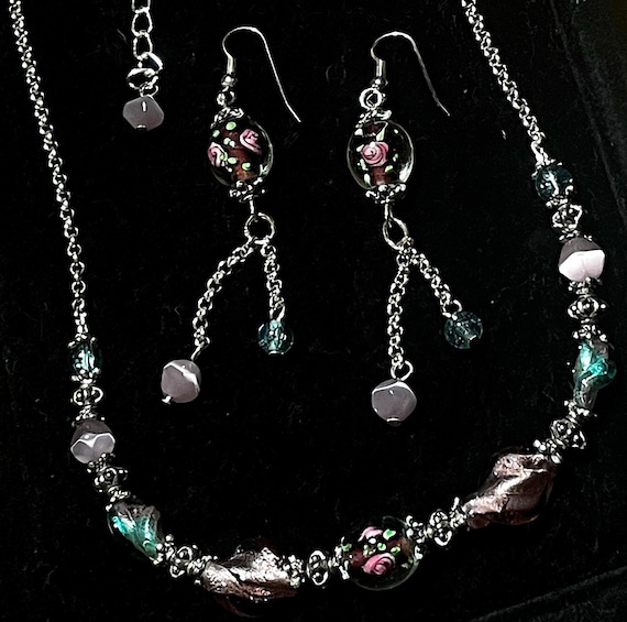 VINTAGE -  Venetian Glass Necklace and Earring Set - Rare find - Exceptional condition