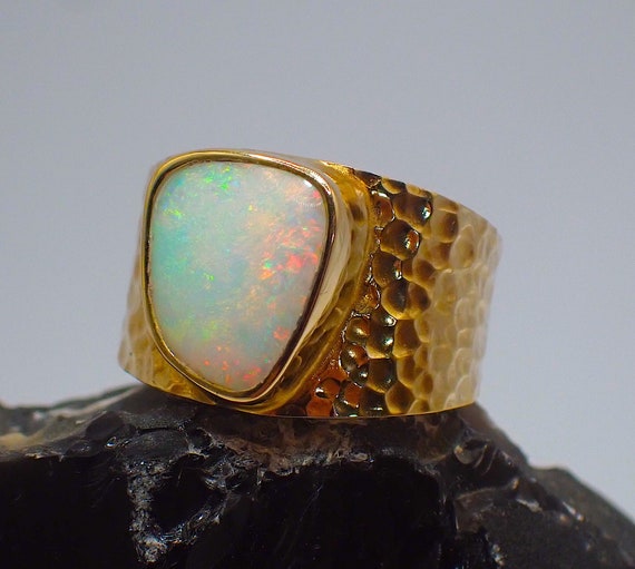 Australian opal ring - 2.22ct