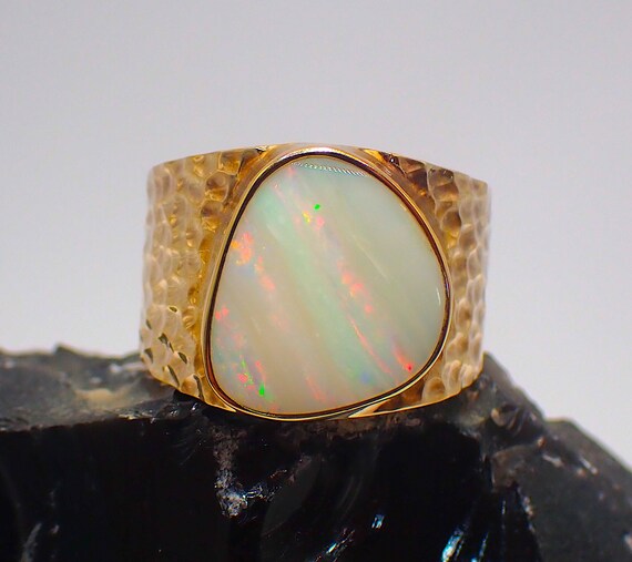 Australian opal ring - 2.84ct