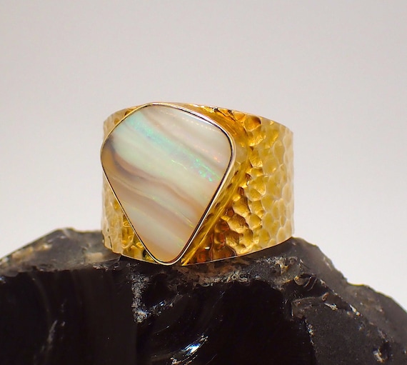 Australian opal ring - 3.86ct
