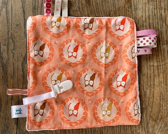 Etiquetas blandas para la tos hechas a mano