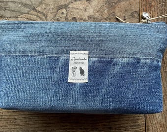 Trousse, pochette en jeans recyclé, 26x 5 x 15 cm écoresponsable fait main unique