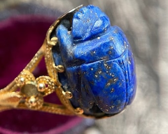 Antique Victorian Egyptian Revival Lapis Lazuli Scarab Ring in 18k Gold c. 1870, Etruscan, Archeological, 1800&#39;s, Granulation, High Karat