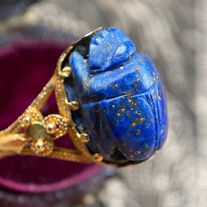 Antique Victorian Egyptian Revival Lapis Lazuli Scarab Ring in 18k Gold c. 1870, Etruscan, Archeological, 1800&#39;s, Granulation, High Karat