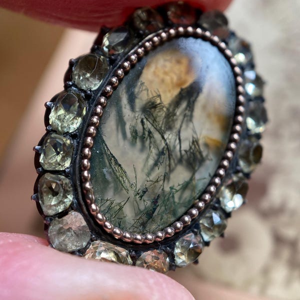 Antique Georgian Portuguese Small Oval Moss Agate and Chrysoberyl Halo Fichu Pin in Silver c. 1800, Iberian, Portugal, Brooch, Lace Pin