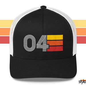 04 Retro 2004 - Number 4 - Birthday Party Hat Gift Idea - Mens Womens Trucker Cap