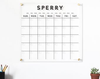 Gravierter Acryl-Kalender für Zuhause | Personalisierter Familienname Acryl trocken abwischbarer Kalender | Individueller an der Wand befestigter Monatsplaner