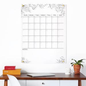 Heldere acrylkalender met bloemen | Droog uitwisbare acrylmuurdecoratie met notities onderaan | Heldere zwevende kalender op afstandhouders | Schrijf in de maand