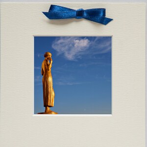 Golden lady, Paris