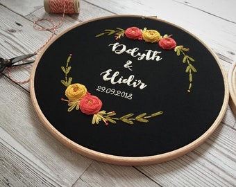 Floral wedding embroidery, Anniversary gift, Custom hoop art, Personalized gift, Couple's names, Embroidery hoop art, Broderie, Home decor