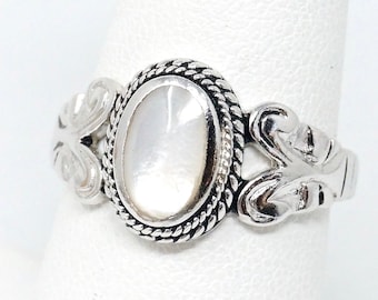 Vintage Mother Of Pearl Scroll Sterling Silver Ring - Size 7.75