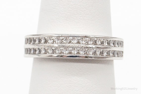 Anello in argento sterling con zirconi cubici del designer Jeulia