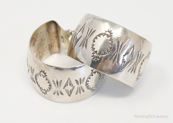Museum Vintage Navajo 'Climbing Toad' Symbolic Coral Native American Jewelry Silver Ring Museum Vintage Navajo 'Climbing Toad' Symbolic Coral Native American Jewelry Silver Ring