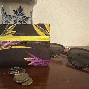 Petit porte-monnaie wax marron, violet et jaune – Porte-cartes tissu africain – Accessoire coloré – Fait main – Cadeau femme