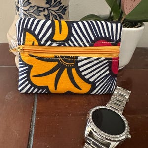 Petit porte-monnaie wax jaune et bleu marine – Porte-cartes tissu africain – Accessoire coloré – Fait main – Cadeau femme original