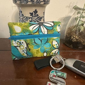 Petit porte-monnaie coton motif fleuri bleu turquoise et vert – Porte-cartes tissu – Accessoire coloré – Fait main – Cadeau femme original