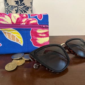 Petit porte-monnaie wax bleu, rose fuchsia, bleu et jaune – Porte-cartes tissu africain – Accessoire coloré – Fait main – Cadeau femme