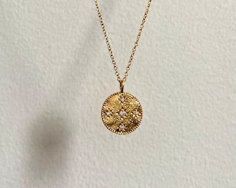 Colgante dorado con medallón /joyería de oro / collar de oro /joyería fina