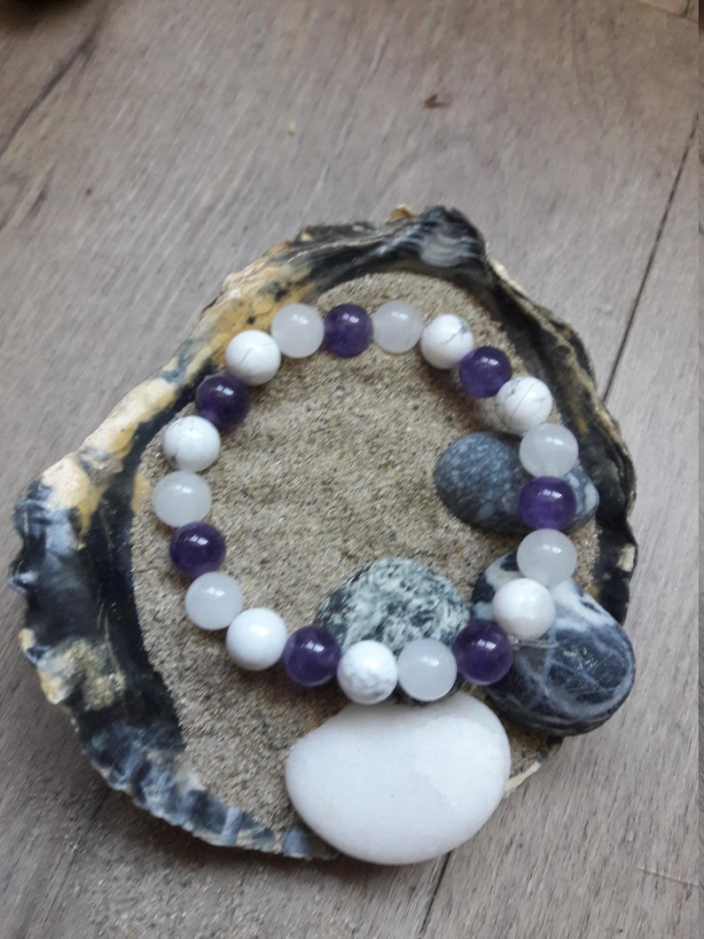 Howlite Crystal Quartz /& Amethyst Beaded Bracelet