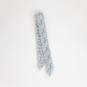Interchangeable women&#39;s watch strap blue floral pattern strap blue fabric strap for tie-on watch blue scarf watch strap