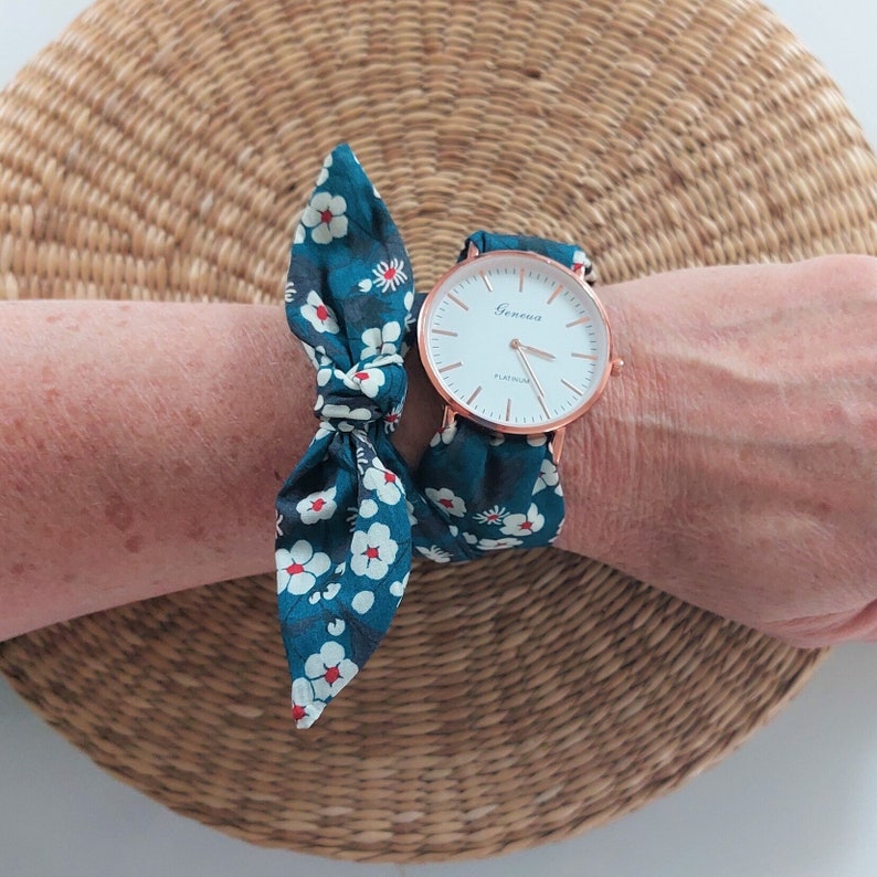 Montre femme à nouer bracelet tissu Liberty Mitsi bleu image 1