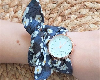 Montre foulard  à nouer bracelet tissu Liberty Mitsi gris petit cadran bracelet cadeau femme Noel