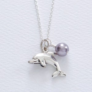 Sterling Silber Delphin Anhänger mit Swarovski Geburtsstein Perlenkette, Prinzessin Schmuck, Geschenk für Tochter, Schwester, Nichte, beste Freundin