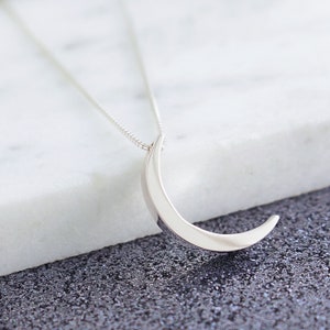 Halve maan sterlingzilveren ketting, hemelse ketting, GRATIS VERZENDING Eenvoudige zwevende maanhanger, maansieraden, cadeaubon personaliseren