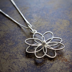 Sterling Silver Flower Necklace, Daisy Necklace, Lily Pendant, Lotus Jewelry, Floral Necklace, Mothers Day Flower Necklace, FREE SHIPPING