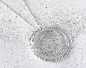 Collier cercles en argent sterling, bijoux en fil d'argent, pendentif rond en argent, cercles modernes pour femmes, collier cercles superposés, livraison gratuite