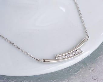 Collier en argent sterling et zircone cubique, collier barre incurvée, collier ras de cou en argent, bijoux barre en diamant simulé, longueur de chaîne réglable