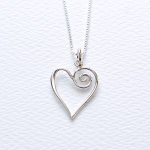 Sterlingzilveren wervelende hartketting, GRATIS VERZENDING, wervelende harthanger, spiraal open hart bedel, liefdessieraden, Valentijnsdag hartcadeau