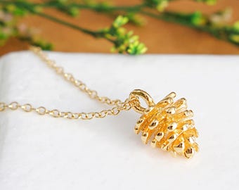 Collier pomme de pin en or, pomme de pin vermeil 24 carats et chaîne Gold Filled, collier de Noël en or, bijoux délicats en pomme de pin, livraison gratuite