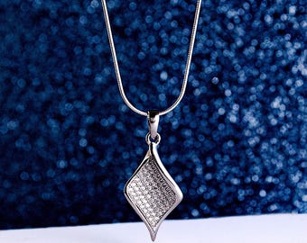 Collier hélice en argent sterling, pendentif losange zircone cubique, collier tourbillon pour femme, bijoux torsadés CZ, collier géométrique en forme de diamant