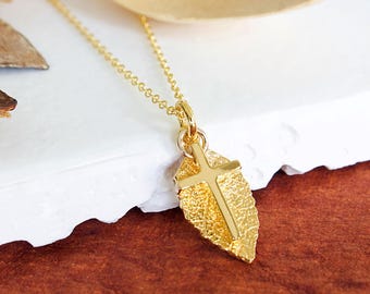 Collier croix et feuille en or, croix et feuille de style vermeil en or 24 carats avec chaîne en or rempli, pendentif croix fine pour femme, croix de Noël