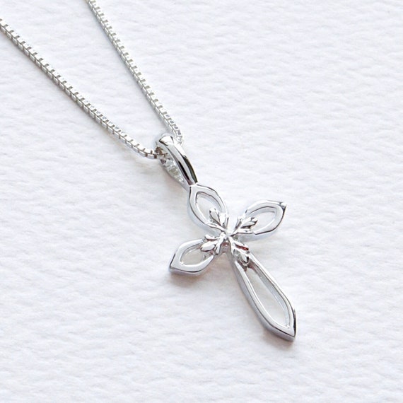 Collana con ciondolo a forma di croce in argento sterling