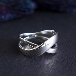 Silver Criss Cross Ring, Women&#39;s Steling Silver Ring, X Ring, Over Lapping Band Ring, Modern 925 Sterling Silver Ring, Ring Jewelry
