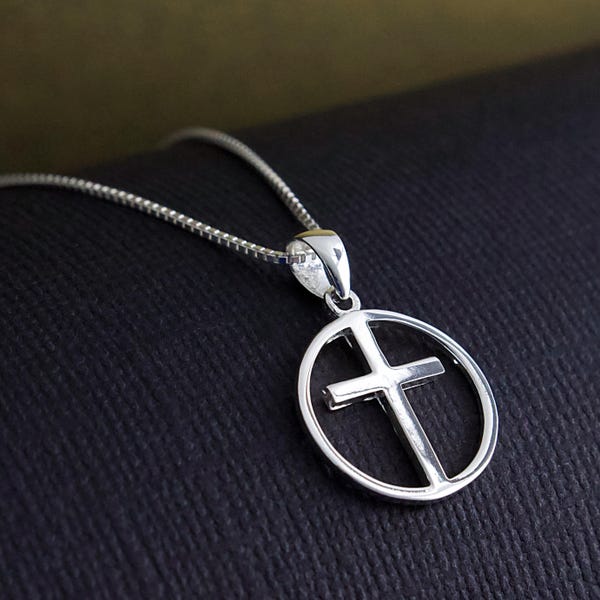 Collana con ciondolo a croce e cerchio in argento sterling 925 massiccio, gioiello di fede cristiana.