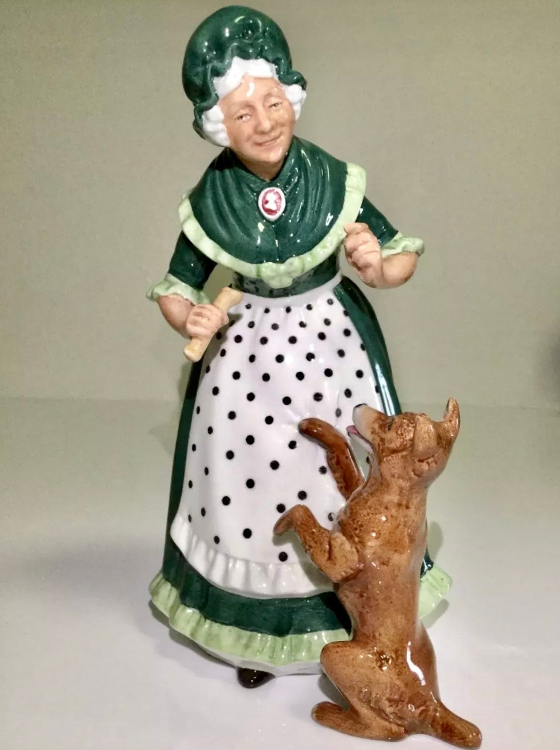 Jahrgang Royal Doulton HN 2314 alte Mutter Hubbard Figur | Etsy