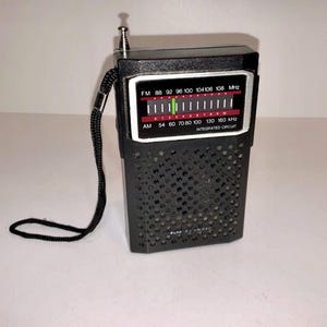 Radio Shack vintage modelo 12-634, radio AM/FM realista y portátil, funciona de maravilla.
