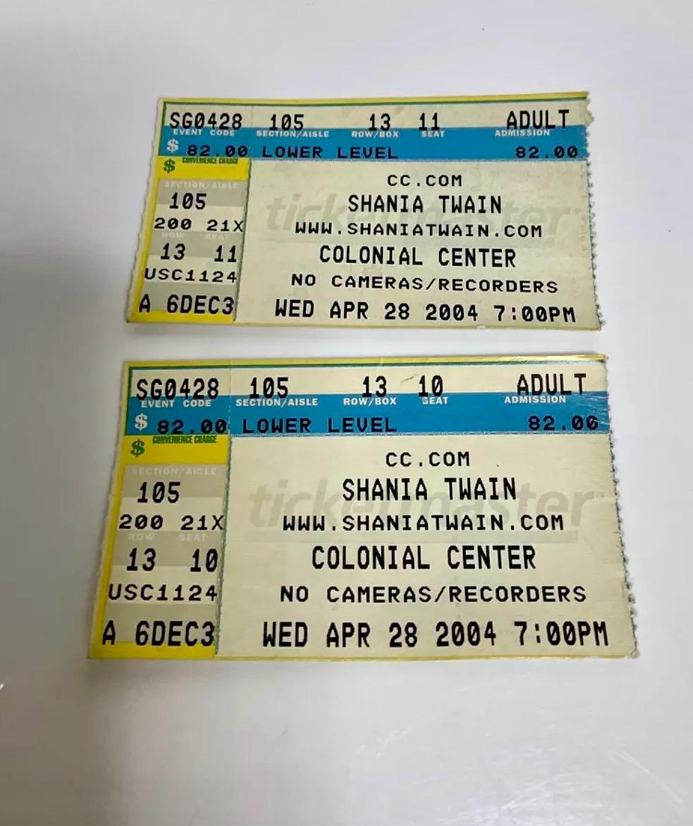 Collectable SHANIA TWAIN Concert 2 Tickets 2004 Apr. Wed. Stub L, Colonial Center