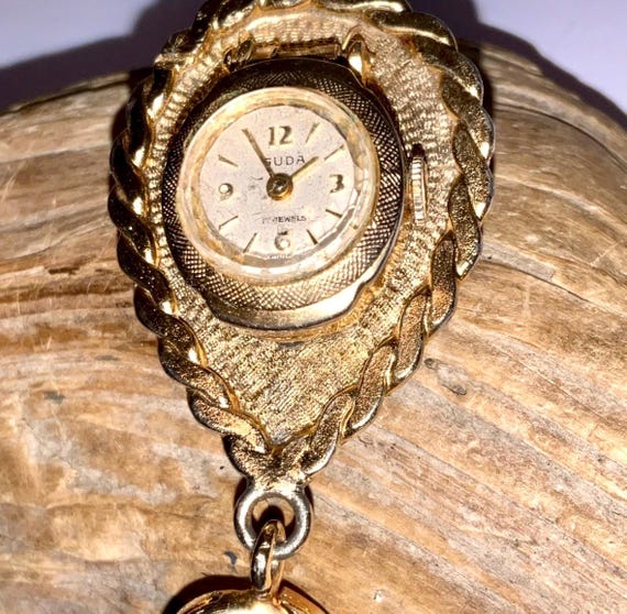 Vintage Gold Tone Women display picture 1