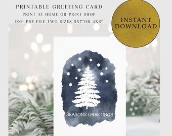 Może przedstawiać: Drukowana kartka świąteczna z białą sylwetką choinki z gwiazdami na niebieskim tle akwarelowym. Tekst "Seasons Greetings" jest wydrukowany pod choinką.
