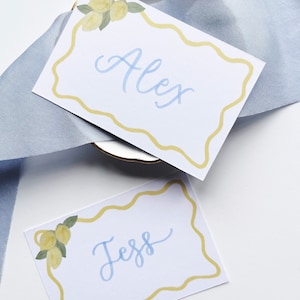 Marques-places avec motif vague ondulée citron, marque-places pour mariage, marque-places rétro, marque-places EVJF pour enterrement de vie de jeune fille, marque-places citron méditerranéen, étiquettes de nom