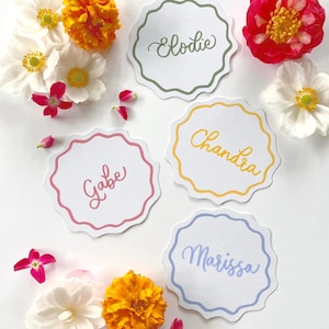 Bright Squiggle Wave Round Place Cards, Colorful Wedding Place Cards, Bachelorette Place Card, Hen&#39;s Party Place Cards, Calligraphy Name Tag