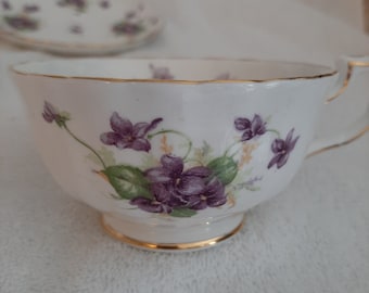 Taza y platillo violeta Royal Chelsea