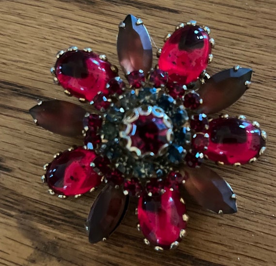 Broche sapin de Noël chaleureux - Strass